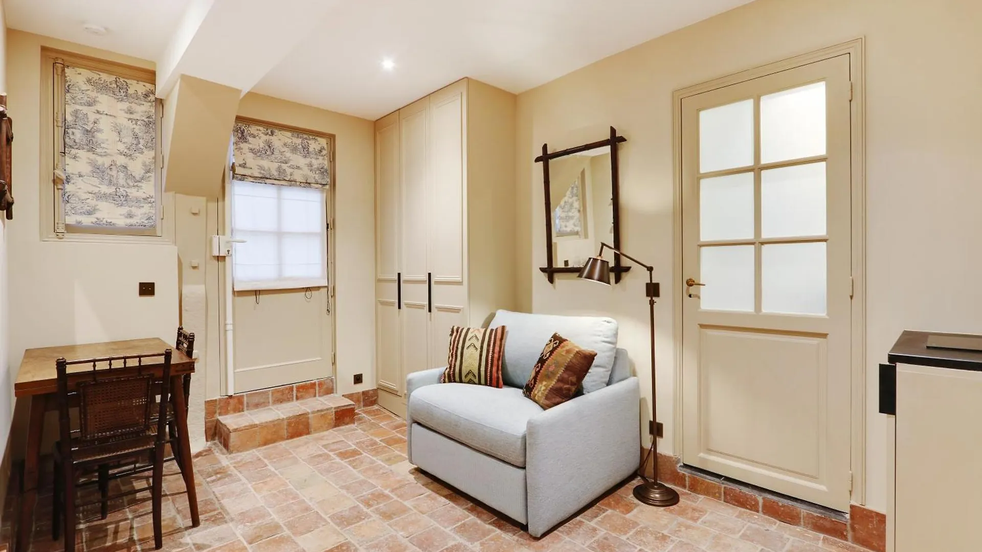 Pick A Flat's In Saint Germain - Paul-louis Courier